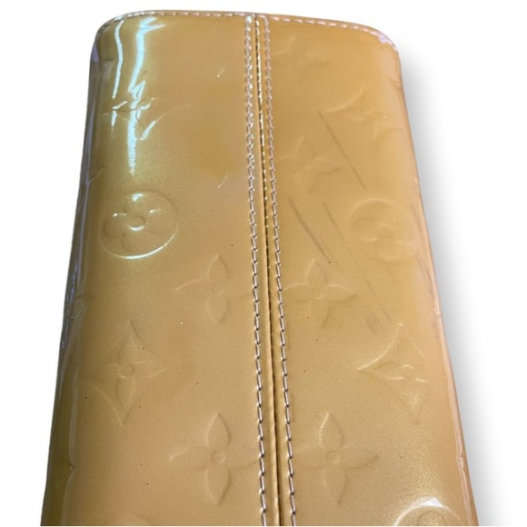 Louis Vuitton Roxbury Drive Handbag in Monogram Vernis - Picture 9 of 10